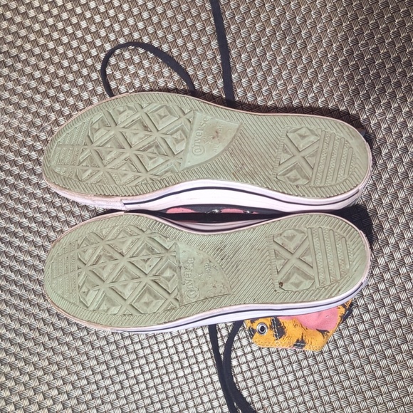 Andy Warhol/Marilyn Monroe high top chucks - Picture 4 of 7